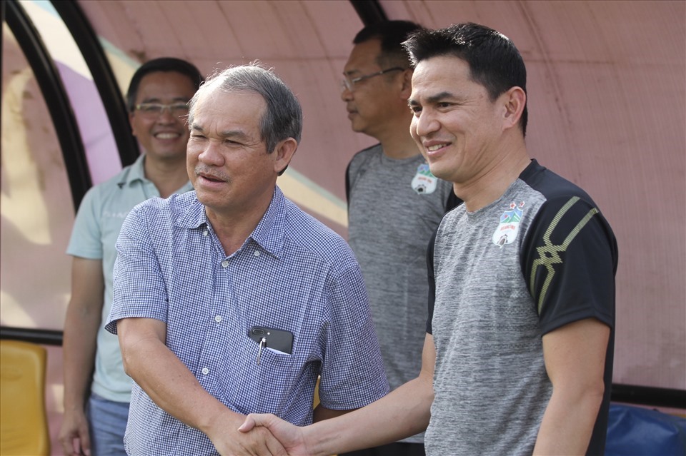 bao-thai-khuyen-hlv-kiatisak-nen-roi-hagl-de-ve-nuoc-truoc-khi-bi-bau-duc-sa-thai